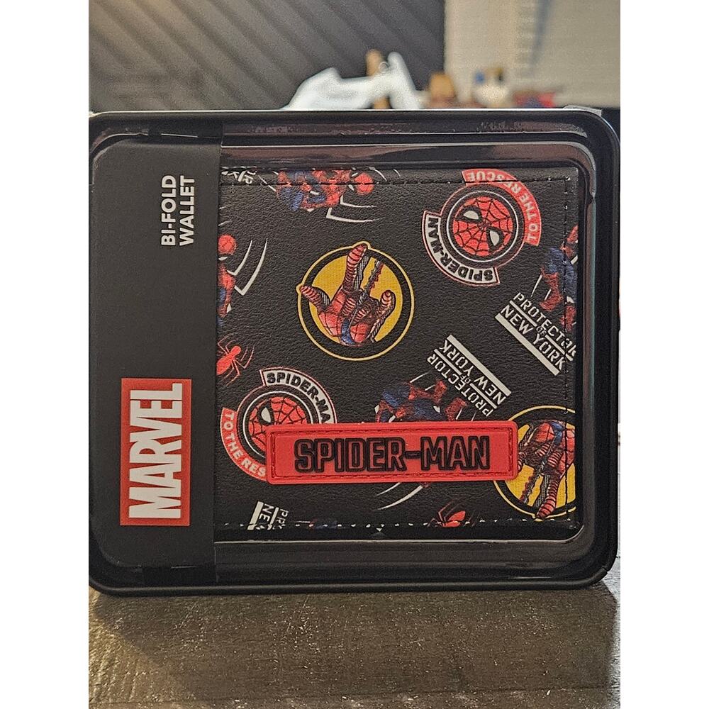 Marvel Amazing Spider-Man Spiderman Red Blue Web in Gift Tin Bifold Wallet NWT